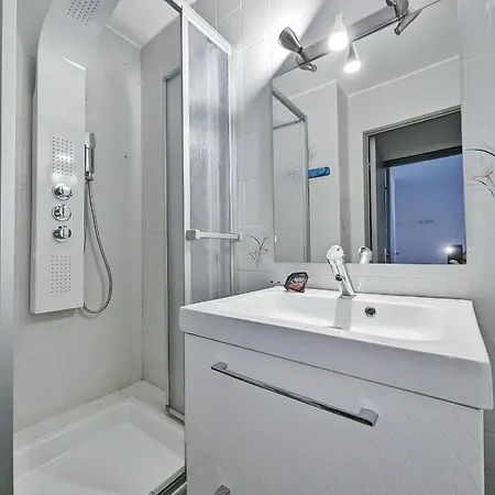 Apartment Off